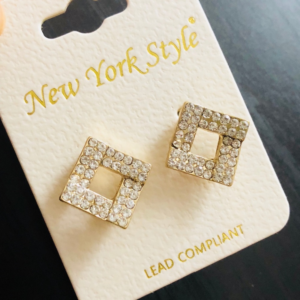 White Sparkly Diamond Shape Earrings